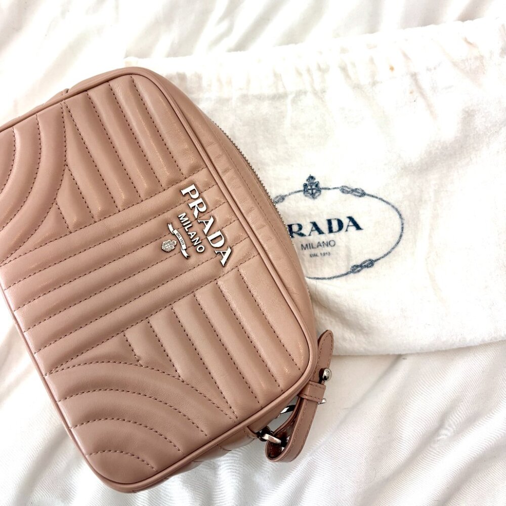 Prada Signature Diagramme Camera